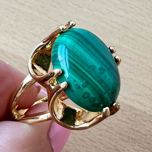LARGE VINTAGE MALACHITE GOLD TONE STATEMENT RING FLOWER DESIGN - Picture 1 of 16